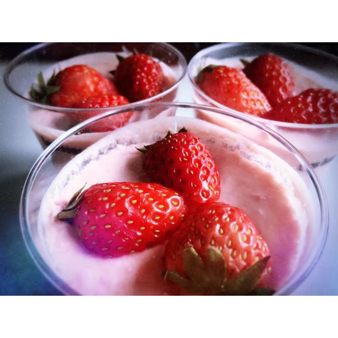 草莓慕斯 Strawberry mousse