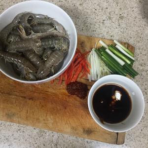 辣炒皮皮虾的做法 步骤1