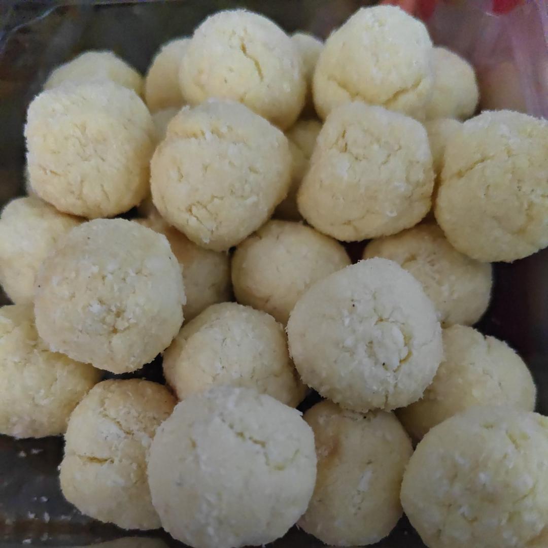 一口一个的椰蓉球