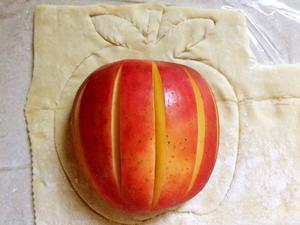 【快手甜点】酥皮整个苹果派的做法 步骤7