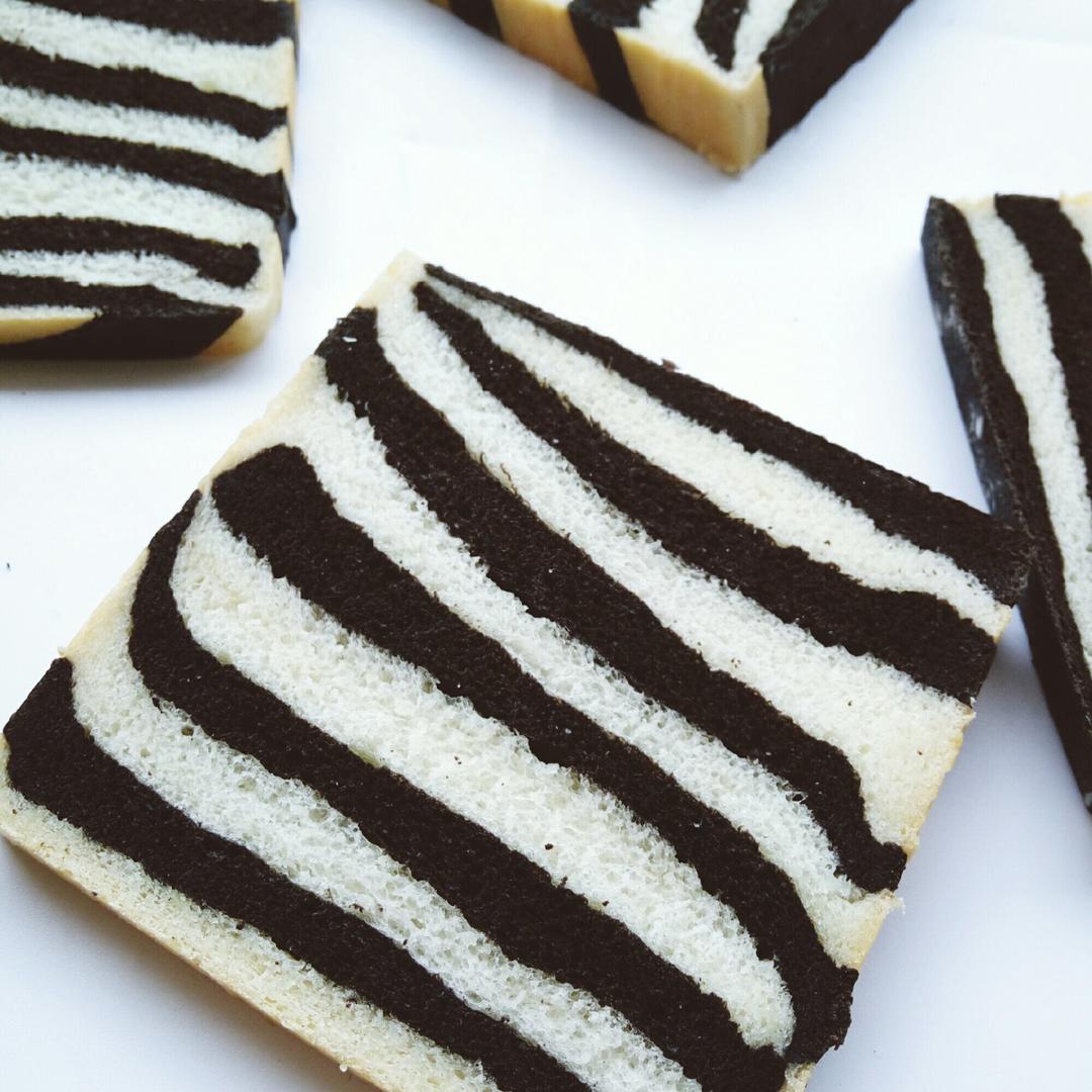 时髦的条纹吐司