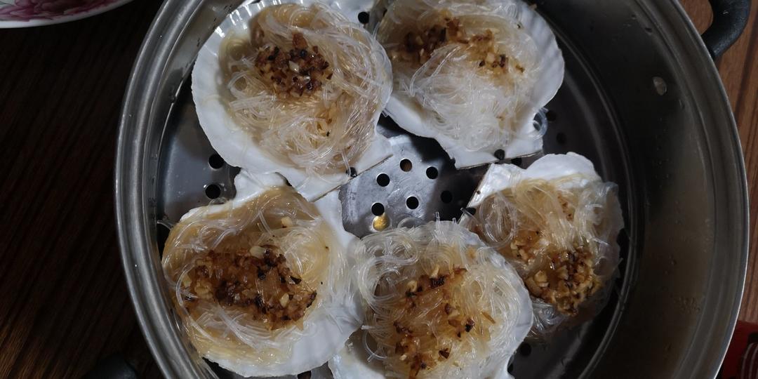 蒜蓉粉丝蒸扇贝粉丝入味有诀窍