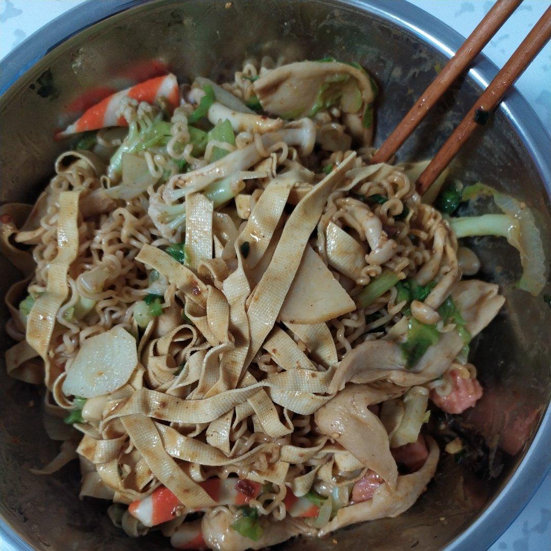 比麻辣烫好吃百倍的麻辣拌，浓郁鲜香麻辣又上瘾