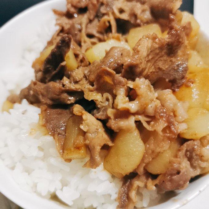 好吃到舔碗底的土豆肥牛拌饭