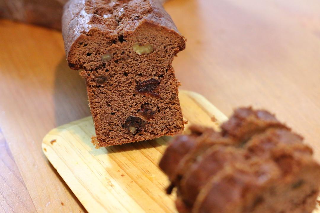 葡萄干果仁可可磅蛋糕-附掐秒表做胖蛋糕大法