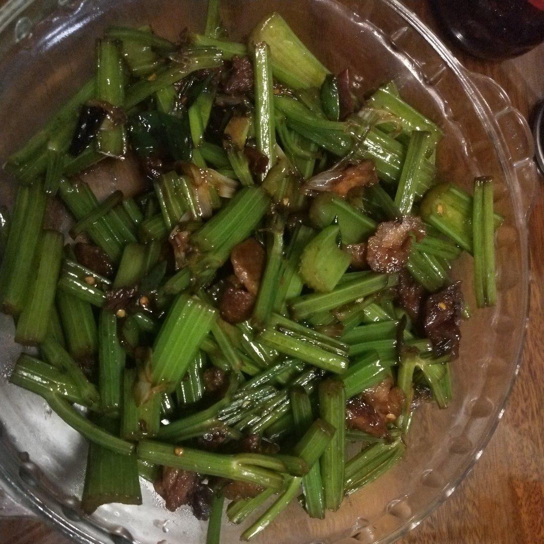 芹菜炒肉