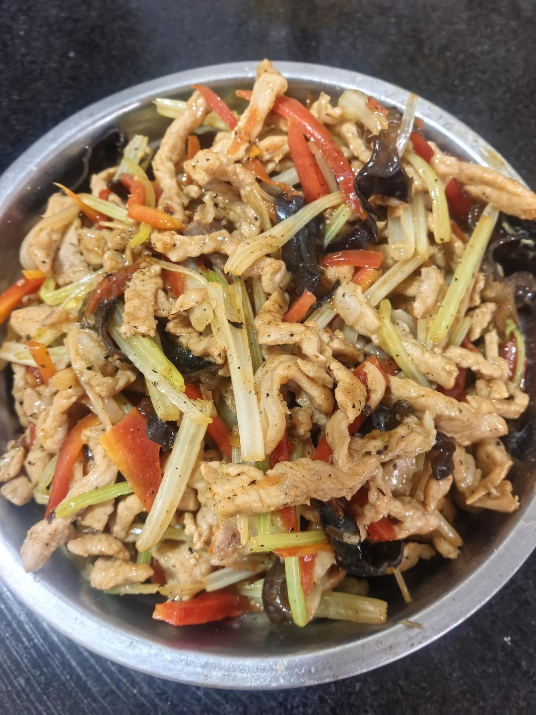 芹菜木耳炒肉丝