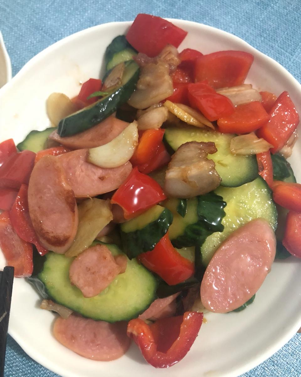 厨师长教你：“脆青瓜炒肉”的家常做法，爽脆的口感另一番感受