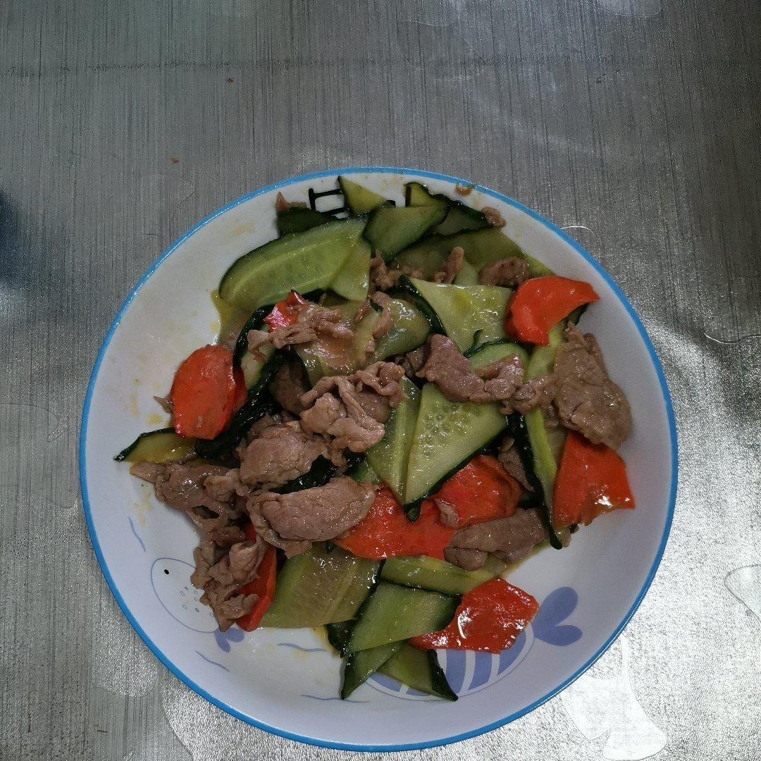 黄瓜炒肉片