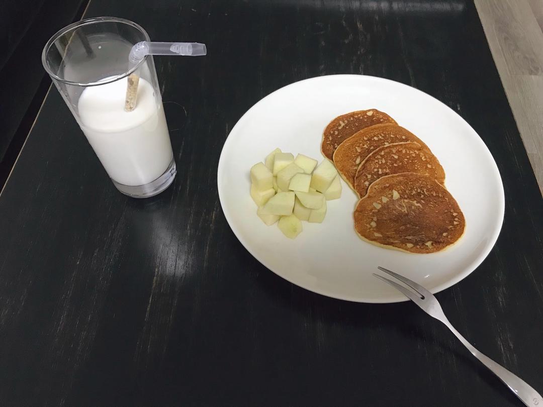 【减脂早餐】无油香蕉松饼（超简单）