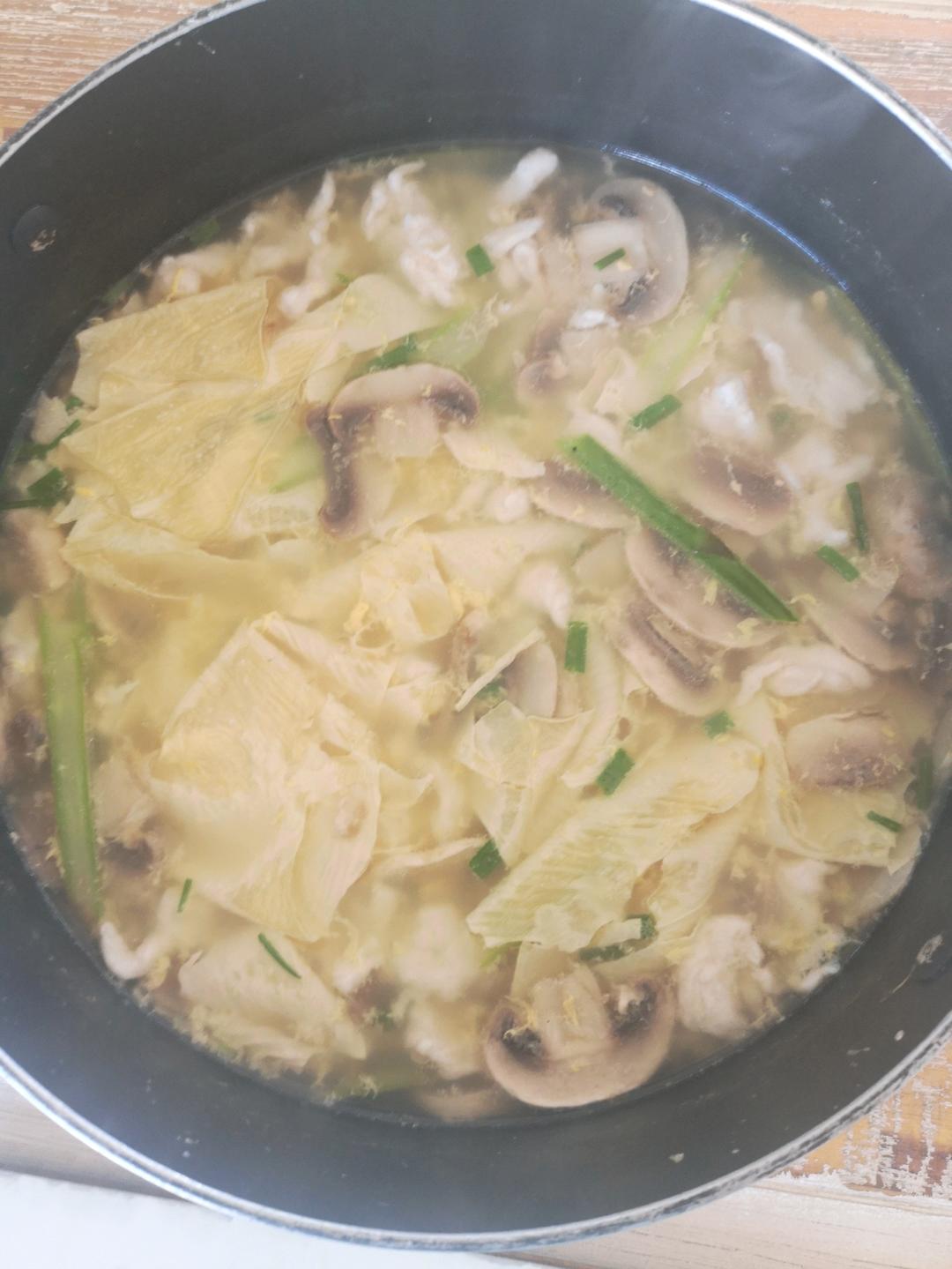 蘑菇肉片汤