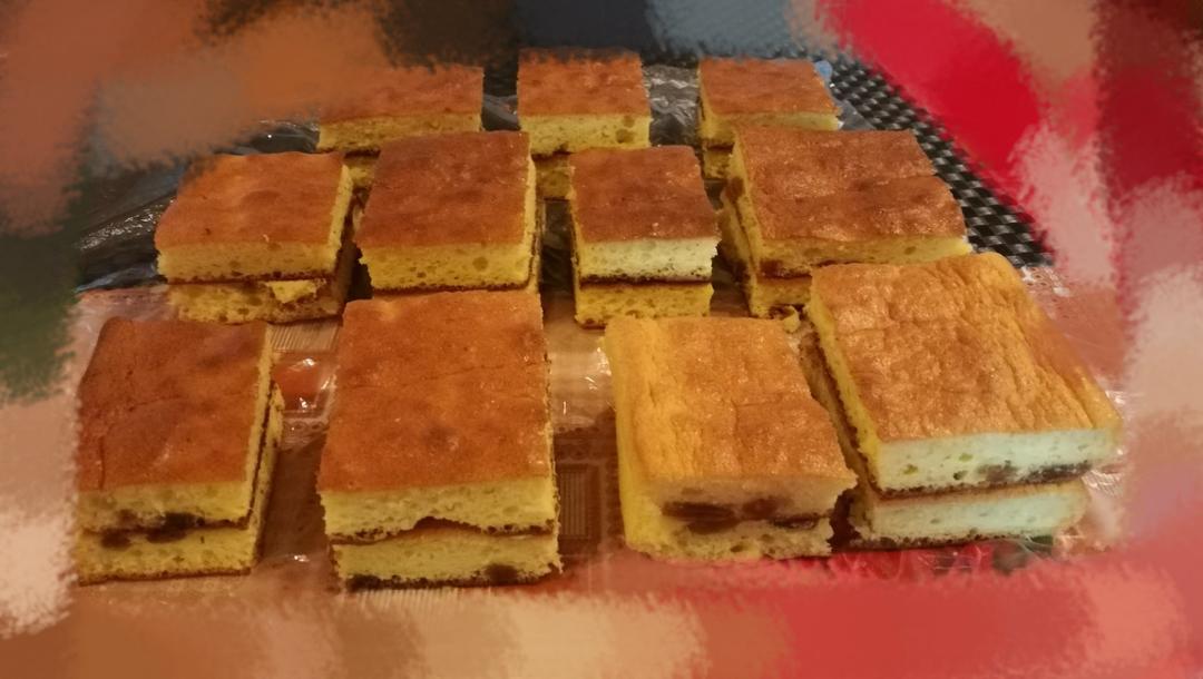 漂亮的葡萄干蛋糕卷