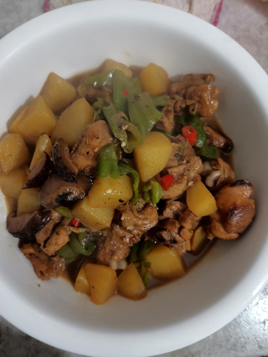 自制黄焖鸡真的绝了好吃到爆炸不夸张