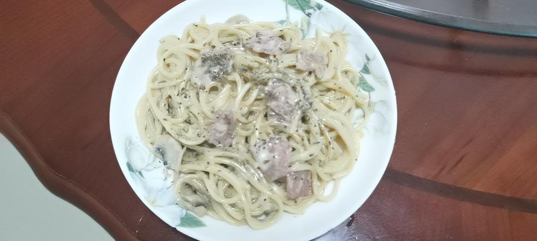 奶油蘑菇培根意大利面