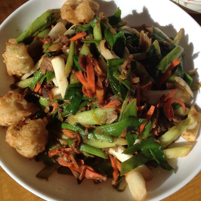 五花肉爆炒蒜苗