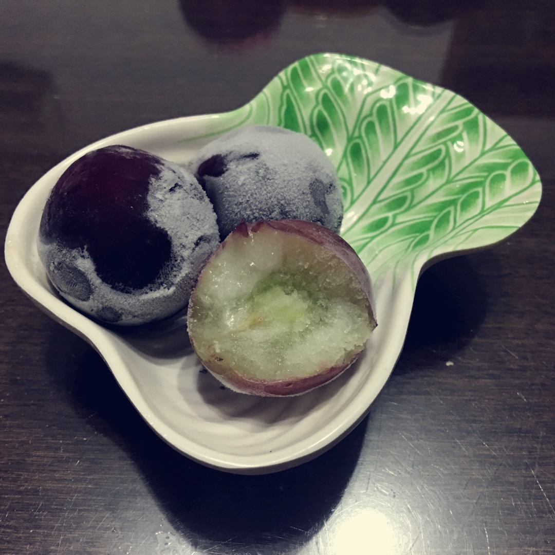 小曲儿喜欢吃辣椒做的冻葡萄