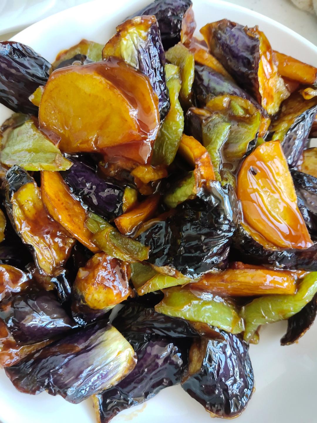 肉段烧茄子！东北菜的精髓：黢黑、稀neng、胶黏、齁咸、好吃