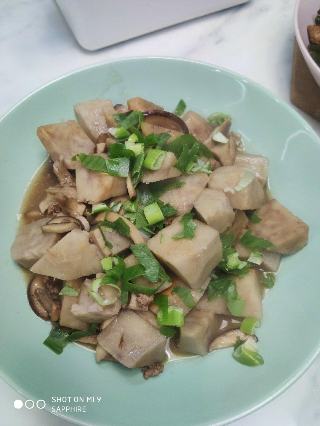 香菇肉末焖香芋(宝贝最喜欢吃的菜之一)