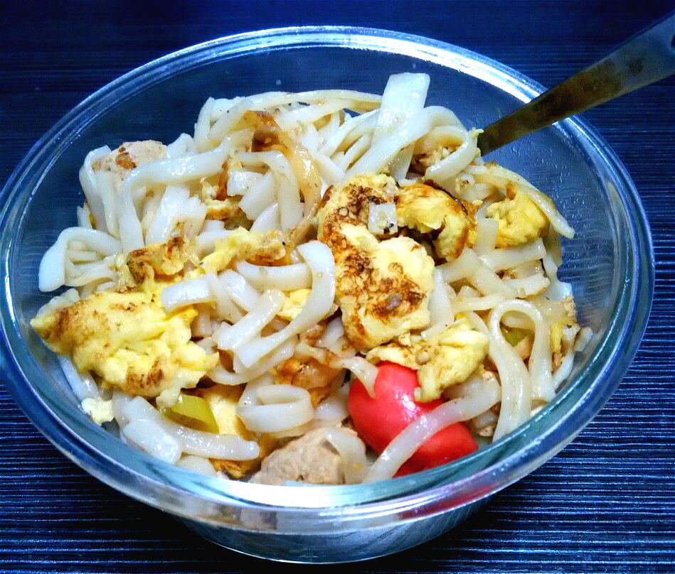 鸡蛋蔬菜炒河粉