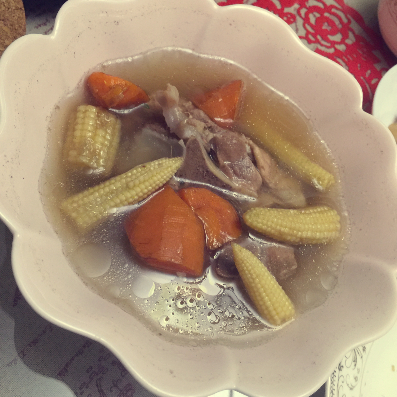 玉米萝卜羊骨汤