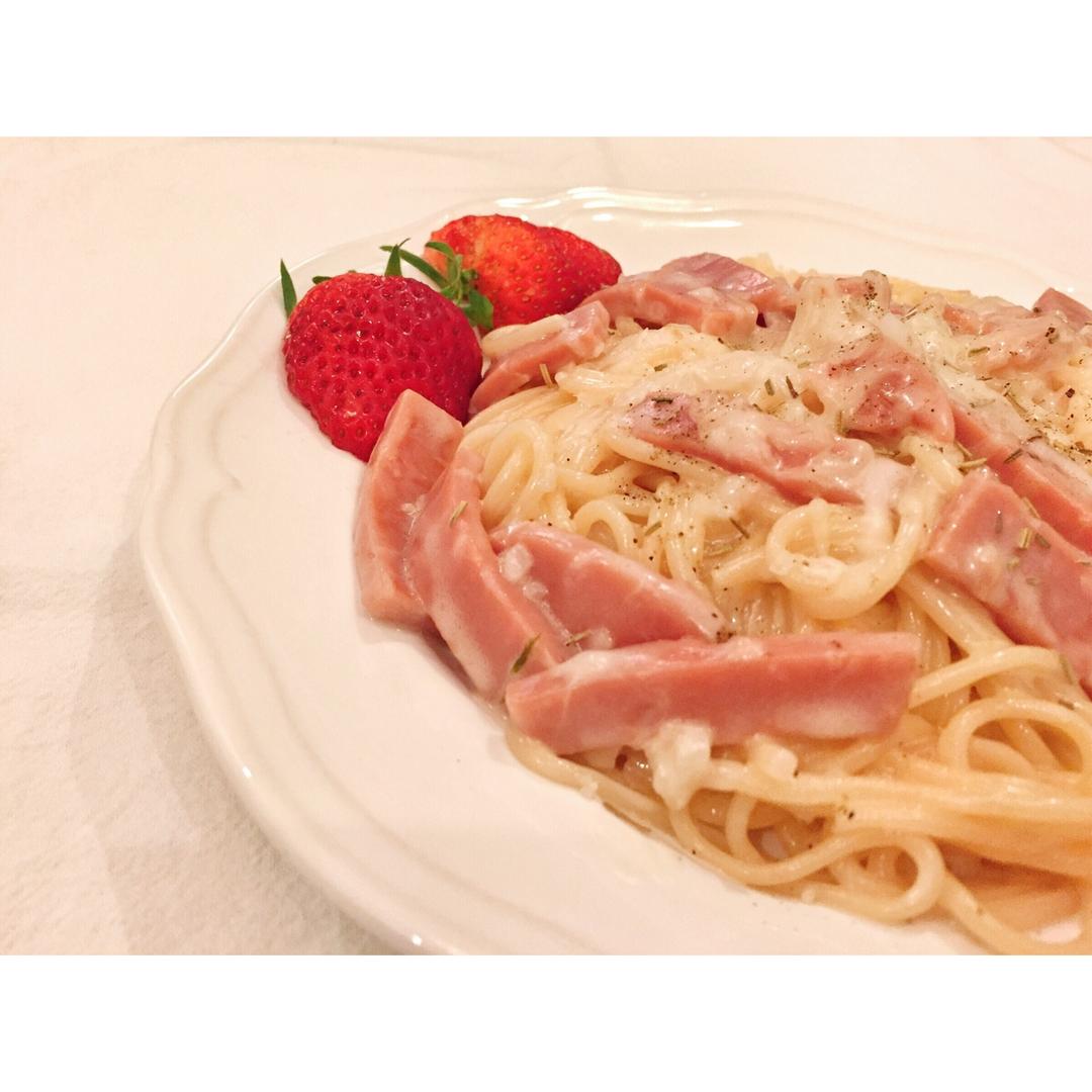 白蘑菇奶油培根意面