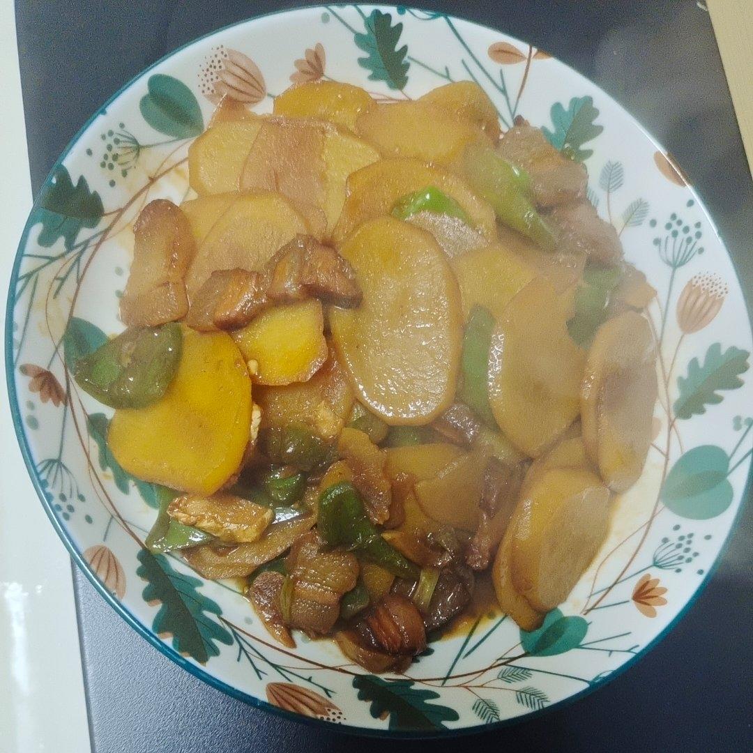 土豆片辣椒炒肉