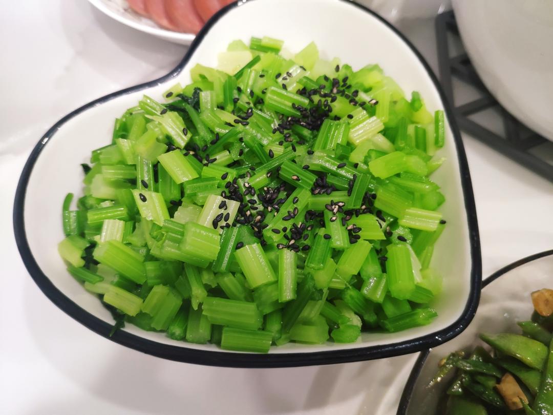 凉拌芹菜