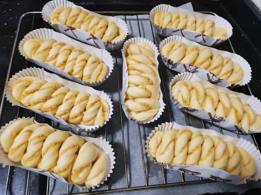 咸蛋黄奶酥面包（免模具）