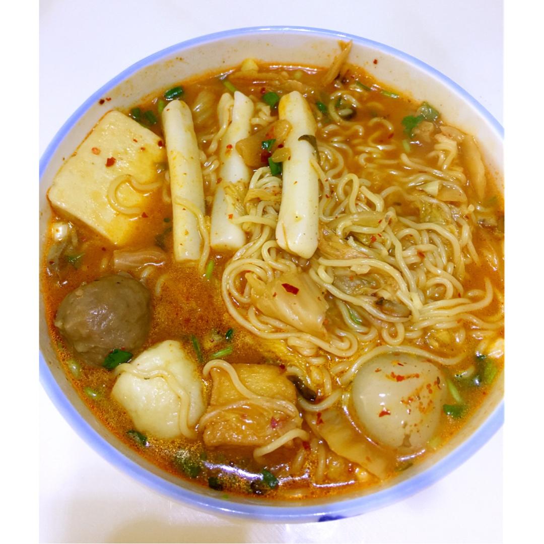 辣白菜年糕泡面