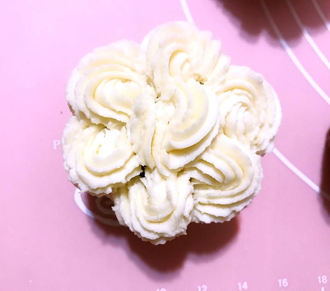 传统红丝绒杯子蛋糕（极软无泡打粉）Red velvet cupcake