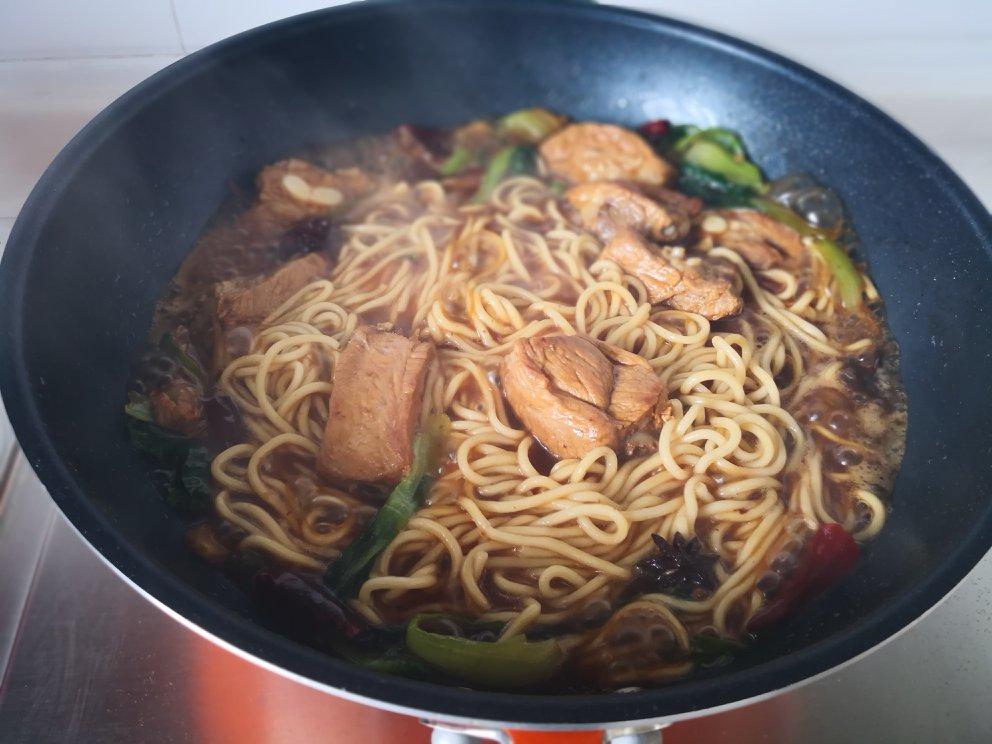 红烧麻油排骨面