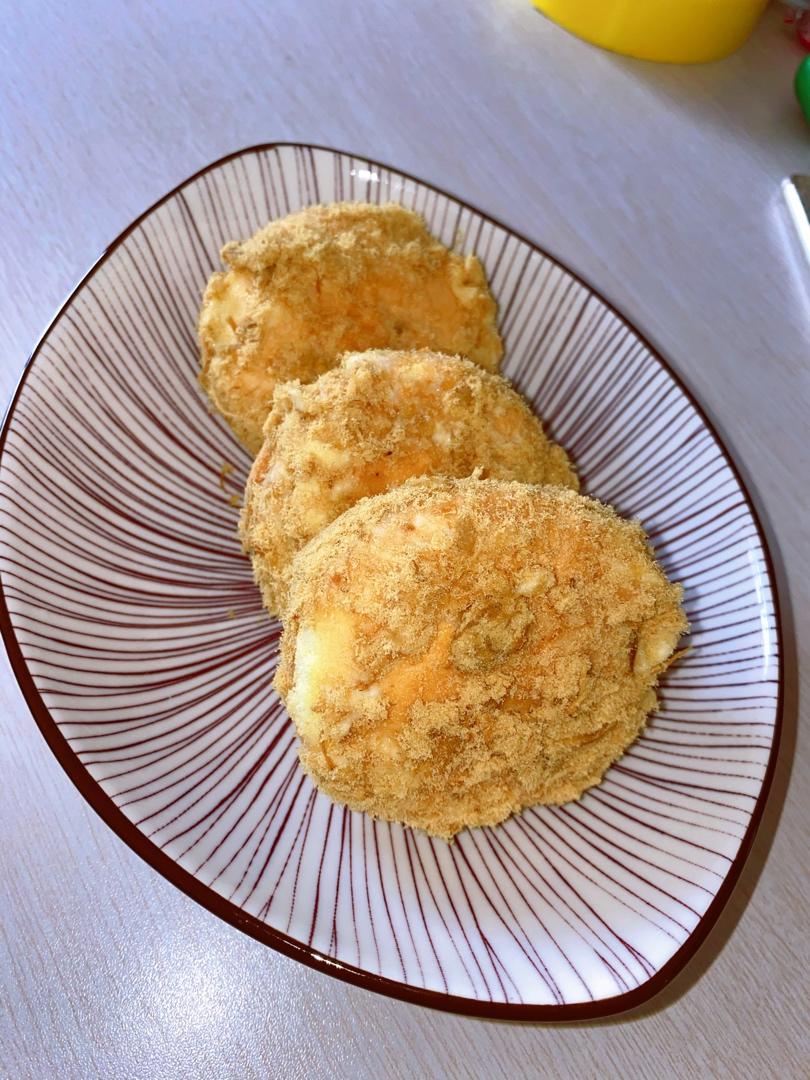 肉松小贝                 完胜鲍师傅