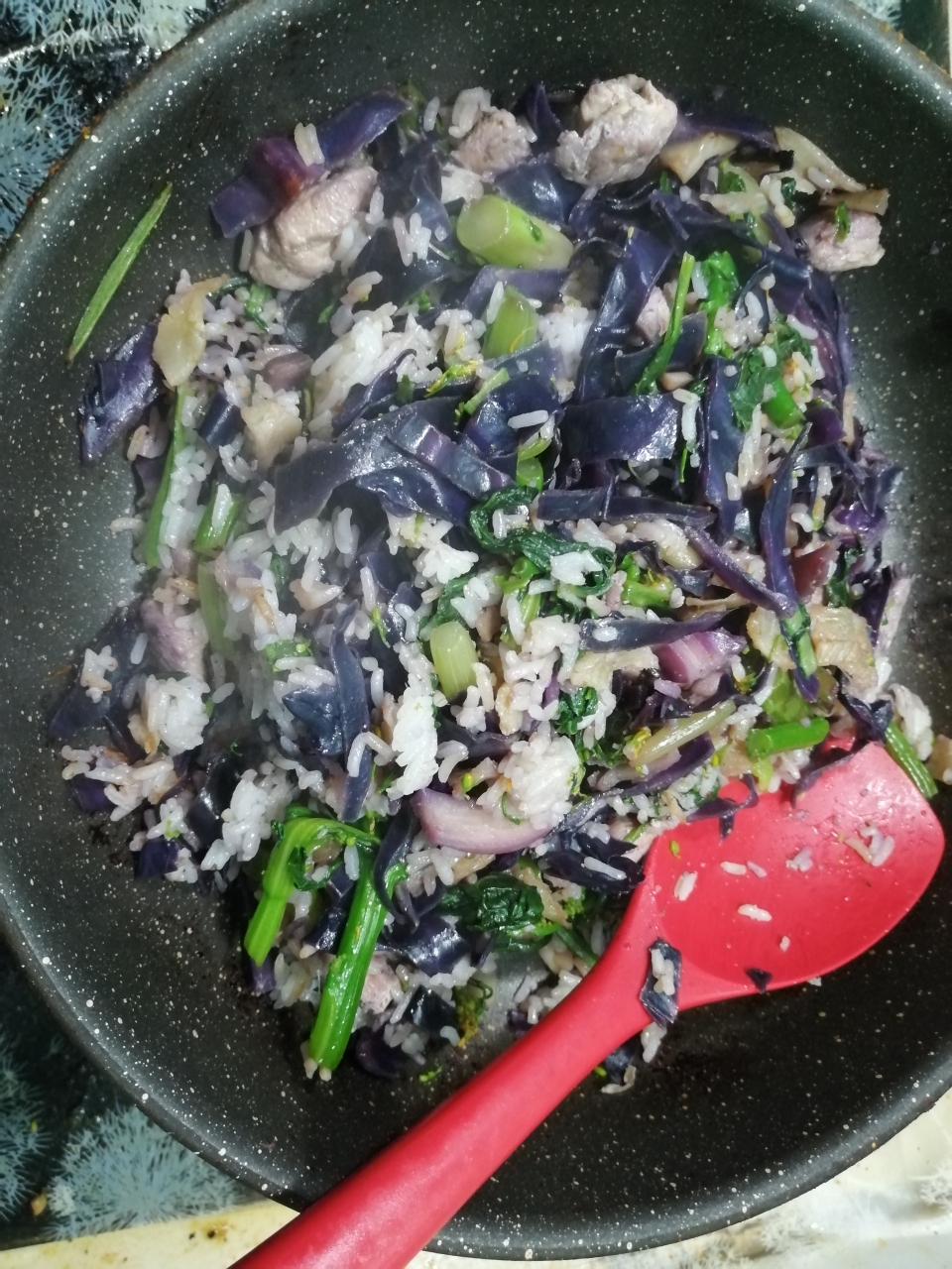 油菜心鱼干紫甘蓝鸡肉潮汕戈饭的做法 步骤4