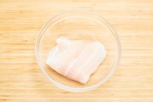 炸龙利鱼丸——吃法无限的健康食材的做法 步骤1