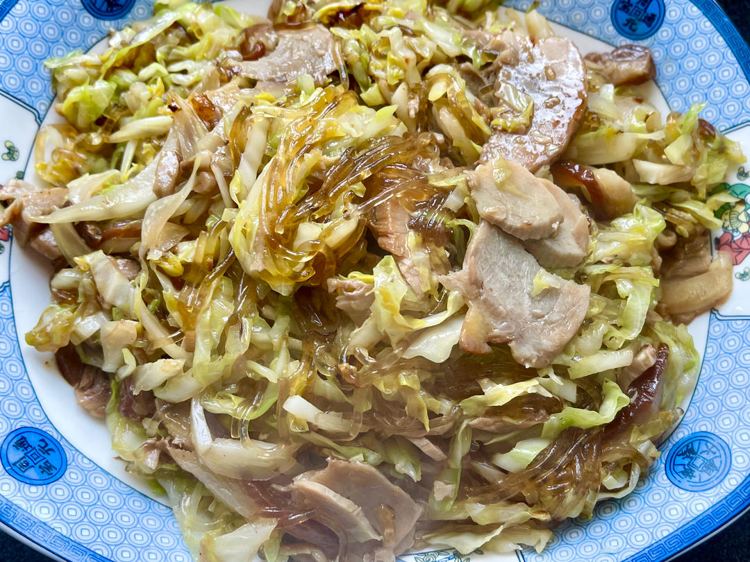 肘子肉炒圆白菜的做法