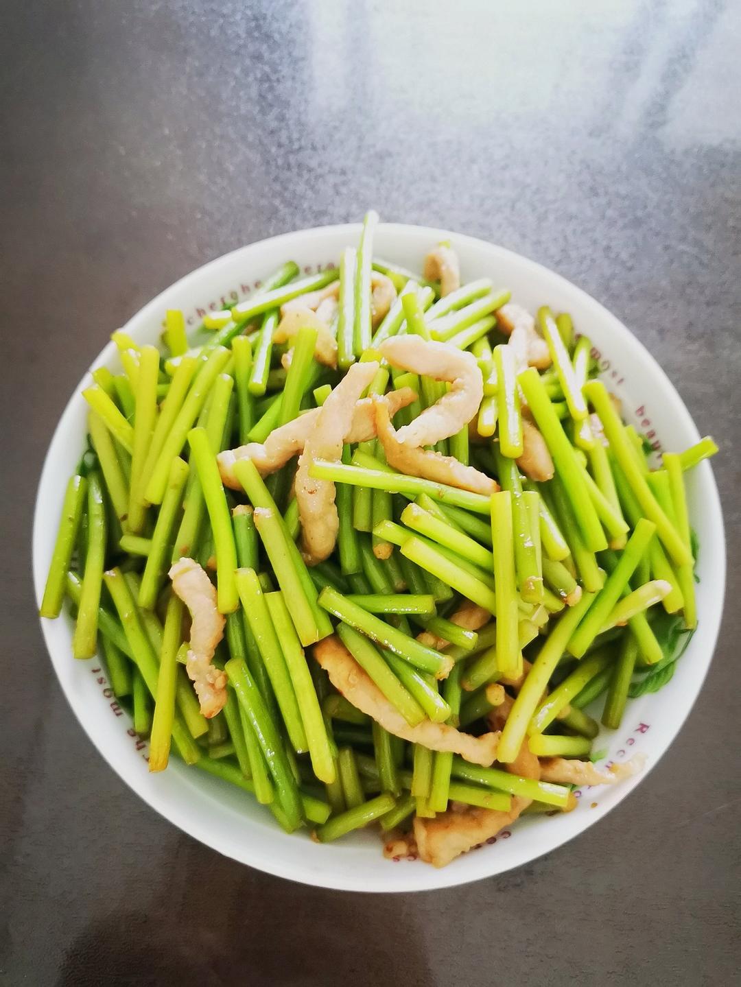 简单易做的下饭菜－蒜苔炒肉