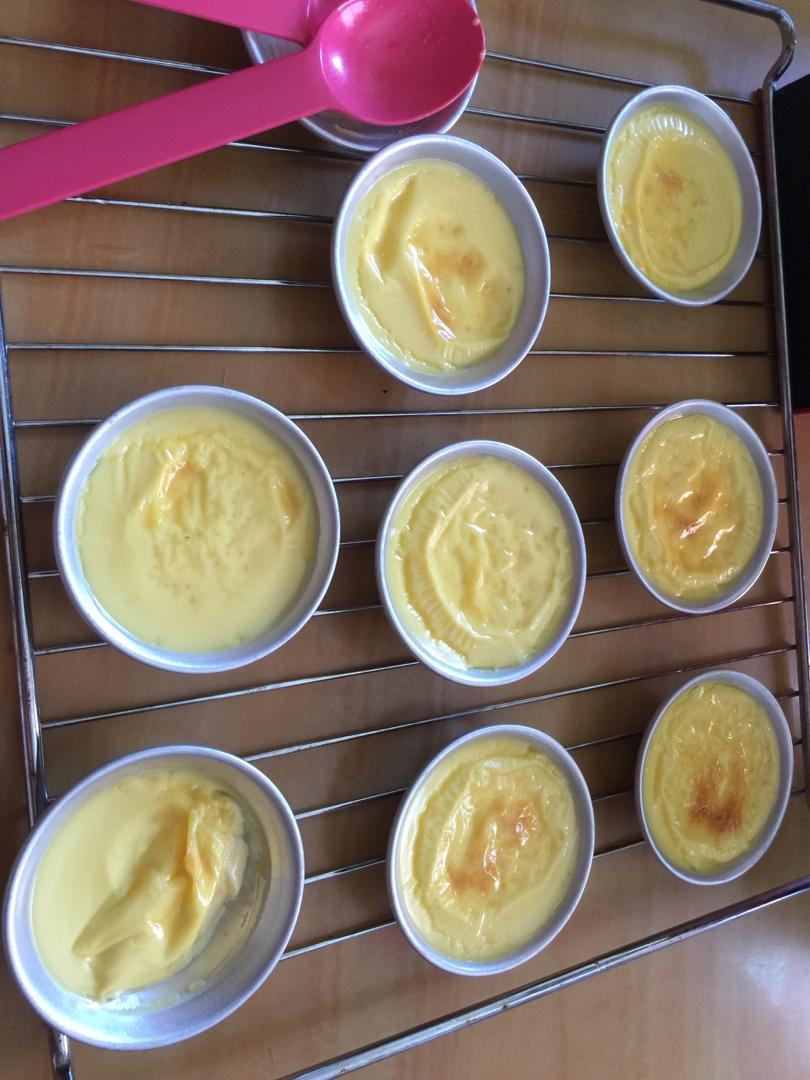 Crèmebrulée。法式烤布雷。焦糖布丁。