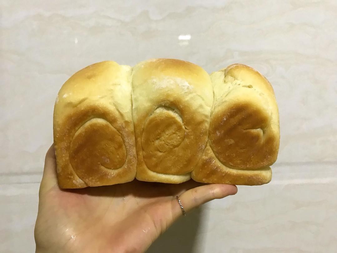 牛奶吐司