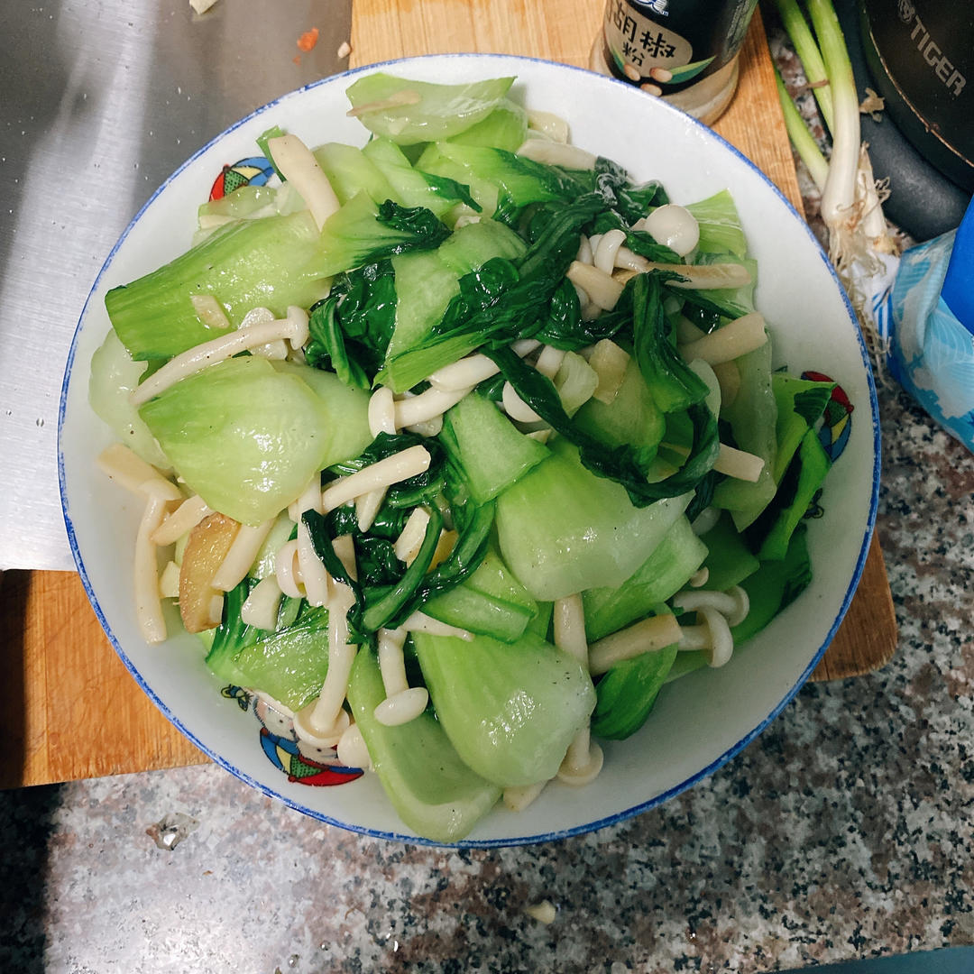 白玉菇遇见小青菜
