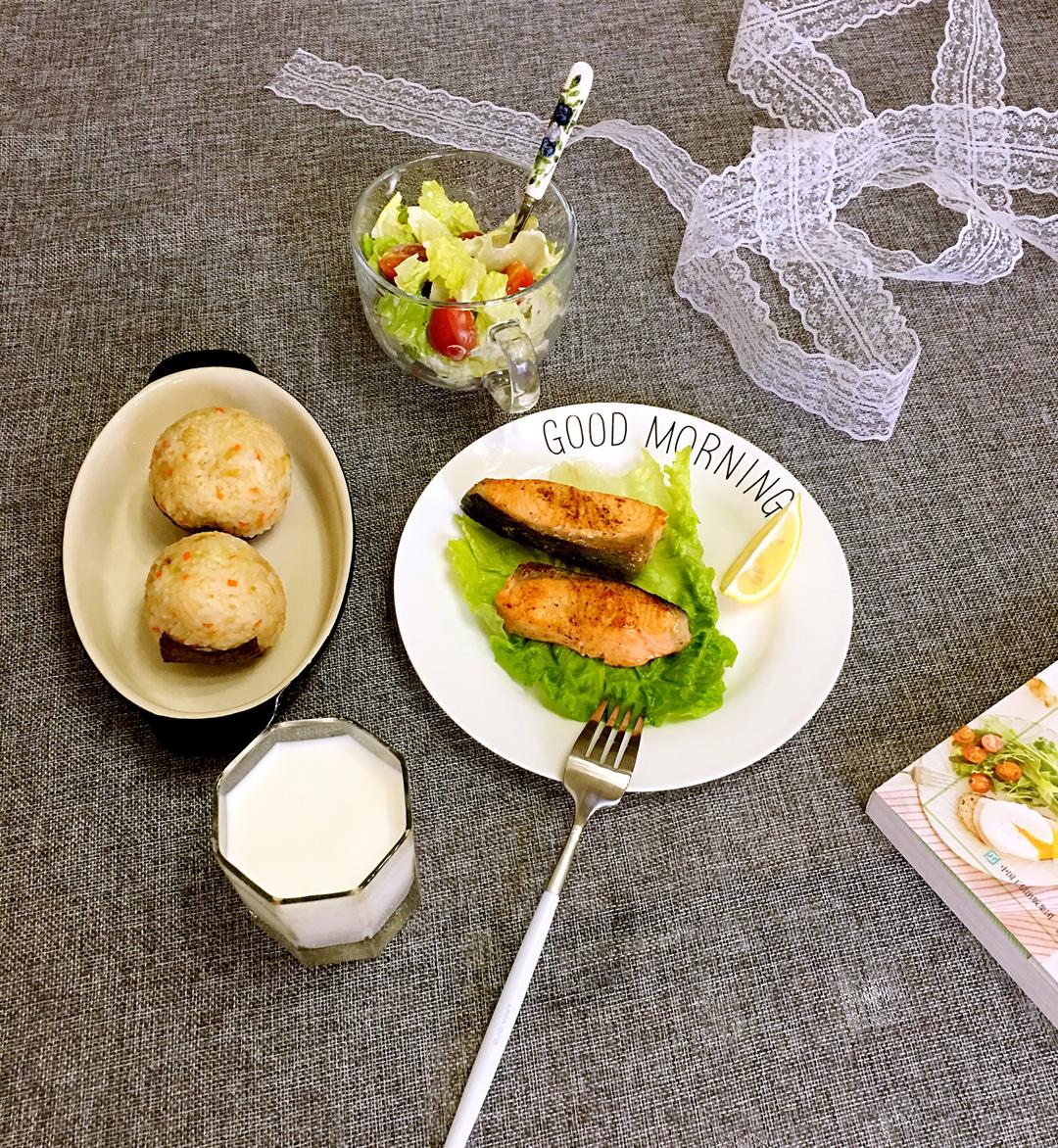 肉松饭团的做法