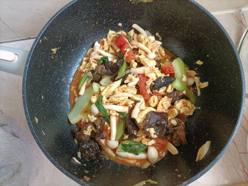 素菜：鸡蛋炒白玉菇木耳