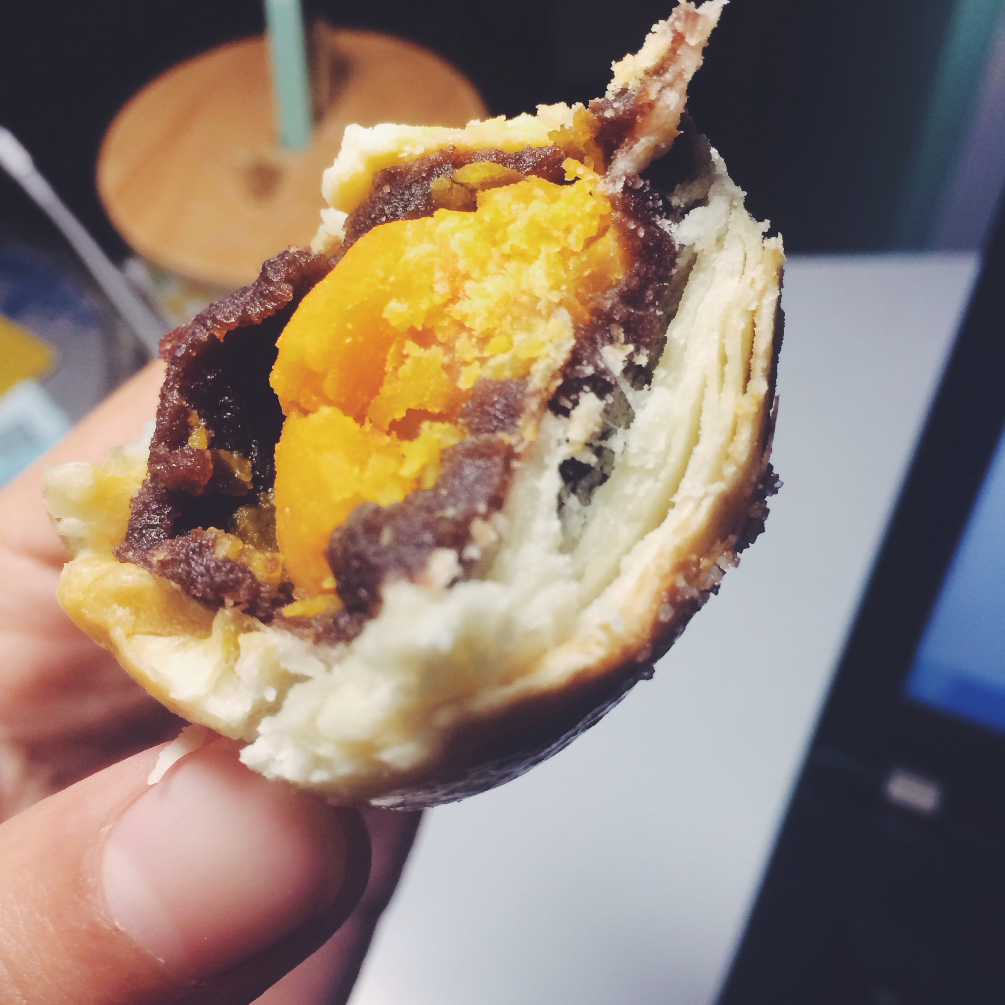 萌得掉渣渣的蛋黄酥