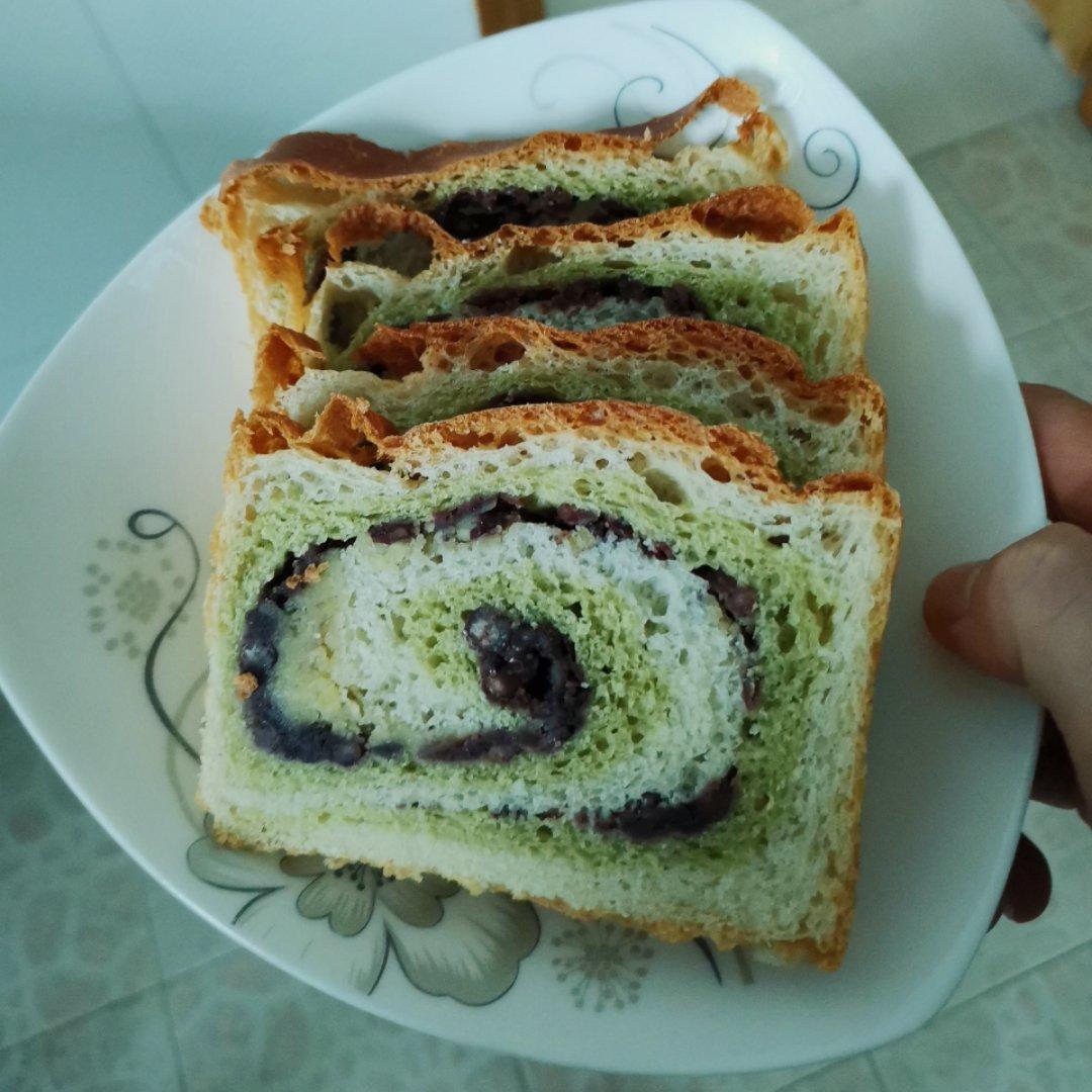 清香柔软的抹茶红豆吐司
