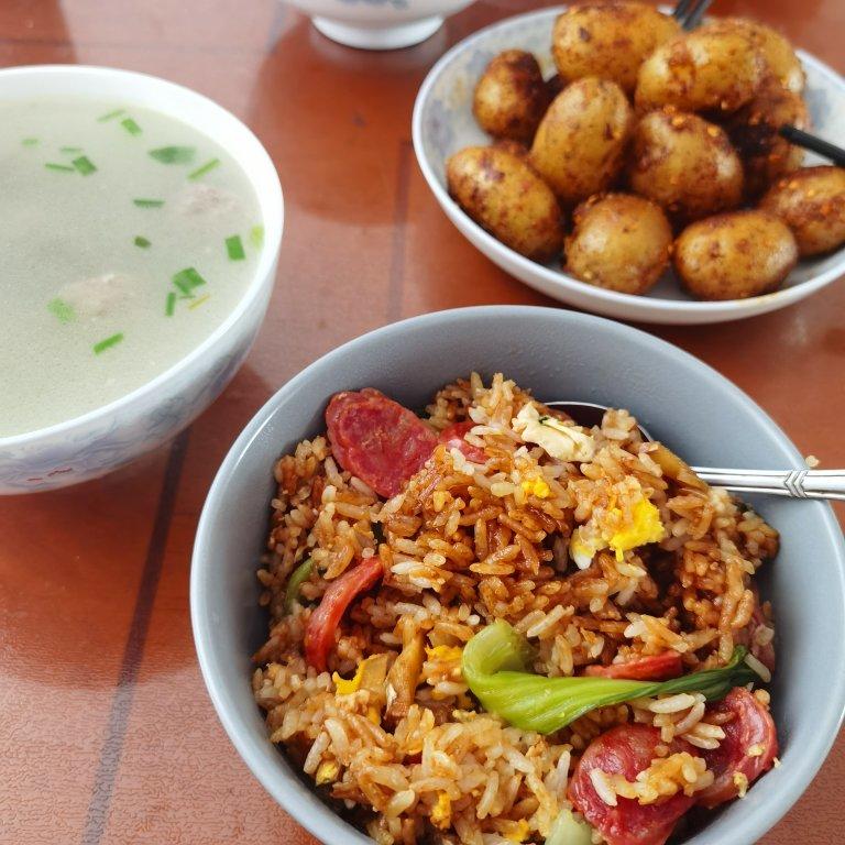 广式腊味煲仔饭