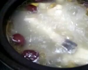 铁皮石斛母鸡汤的做法 步骤6
