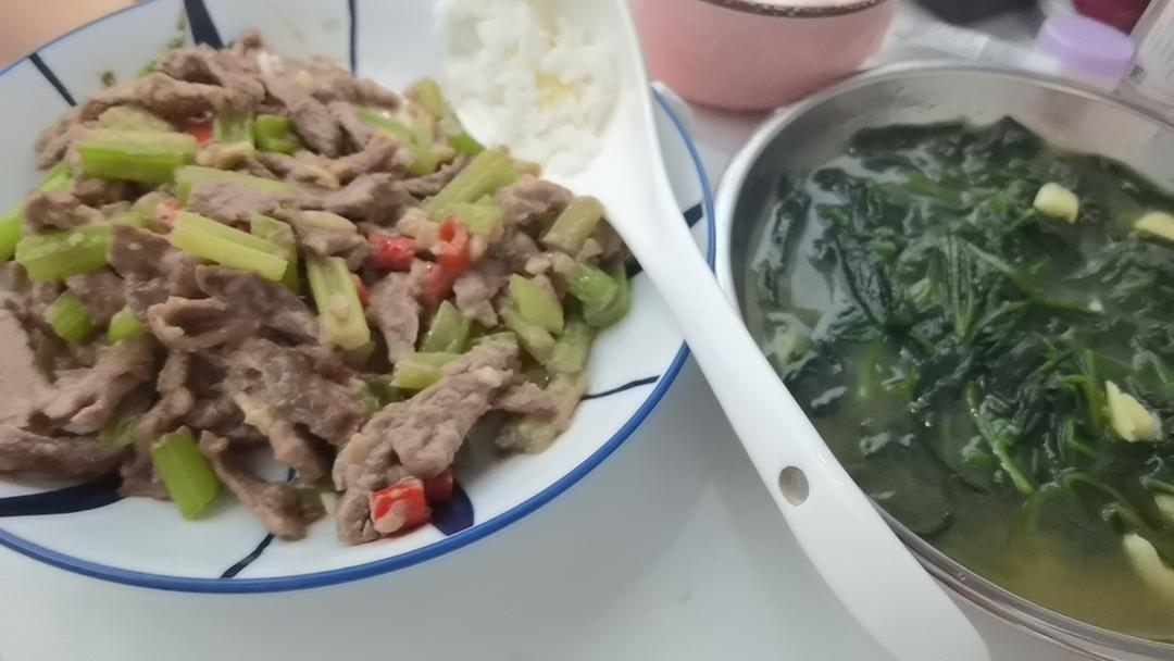 下饭神器又来了，试试这道芹菜炒牛肉！！