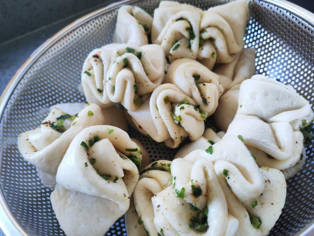 🌺椒盐葱香花卷🌺（操作简单，好吃又好看）