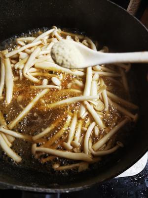 蚝油炒海鲜菇的做法 步骤6