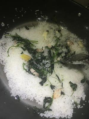 油盐焗奄仔蟹的做法 步骤1