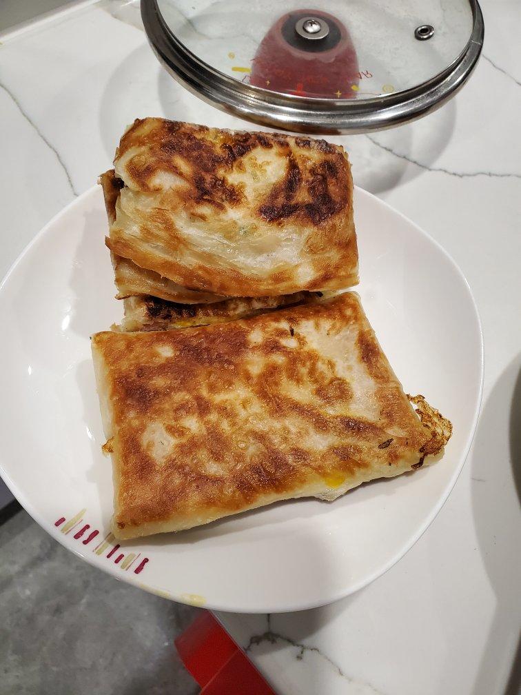 5分钟就能搞定的手抓饼早餐，酥到掉渣～
